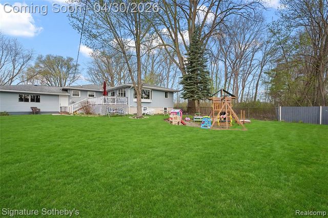 2721 Midvale Drive, Rochester Hills, MI 48309