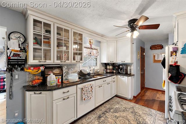 2721 Midvale Drive, Rochester Hills, MI 48309