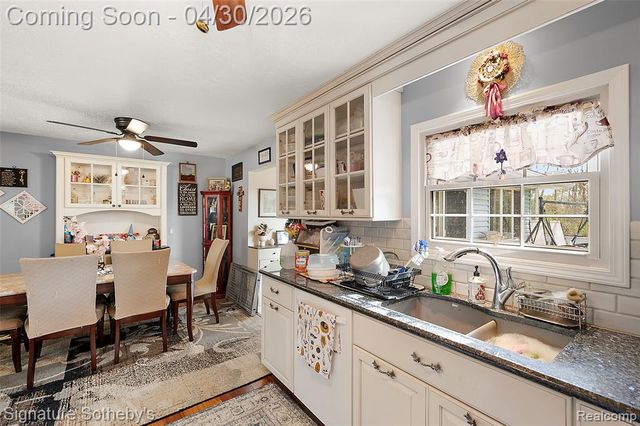 2721 Midvale Drive, Rochester Hills, MI 48309