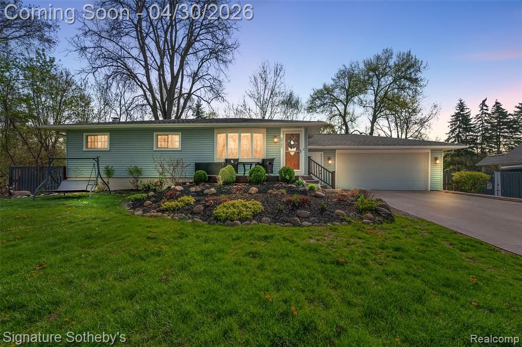 2721 Midvale Drive, Rochester Hills, MI 48309