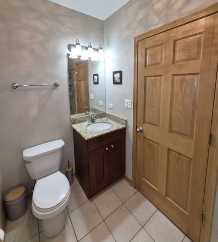 3745 S Michigan Avenue 2, Chicago, IL 60653