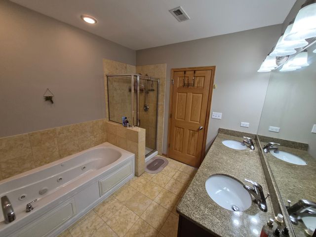 3745 S Michigan Avenue 2, Chicago, IL 60653