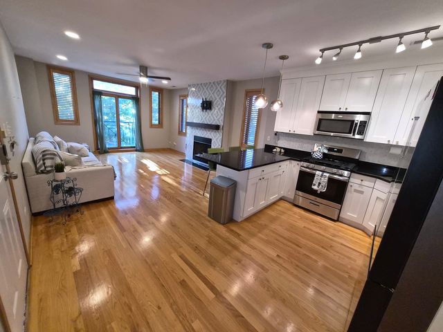 3745 S Michigan Avenue 2, Chicago, IL 60653