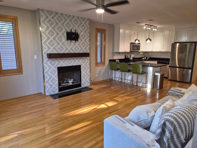 3745 S Michigan Avenue 2, Chicago, IL 60653