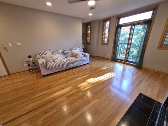 3745 S Michigan Avenue 2, Chicago, IL 60653