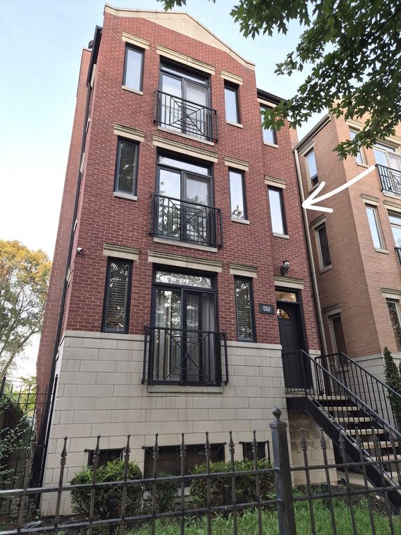 3745 S Michigan Avenue 2, Chicago, IL 60653