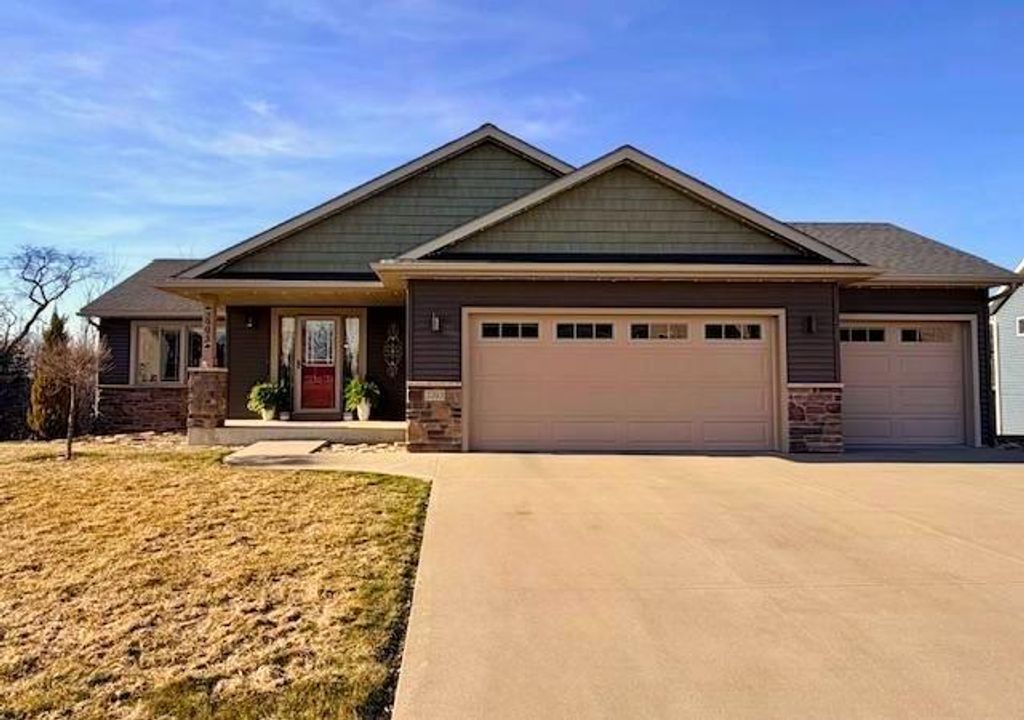 3993 Stone Point Drive NE, Rochester, MN 55906