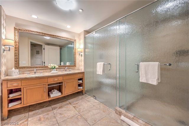 2000 Fashion Show Drive 5018, Las Vegas, NV 89109