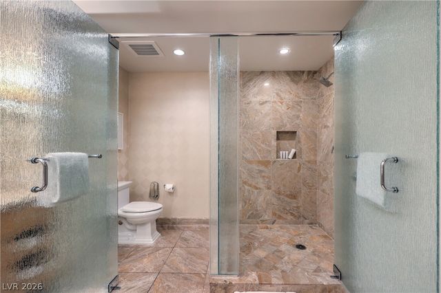 2000 Fashion Show Drive 5018, Las Vegas, NV 89109