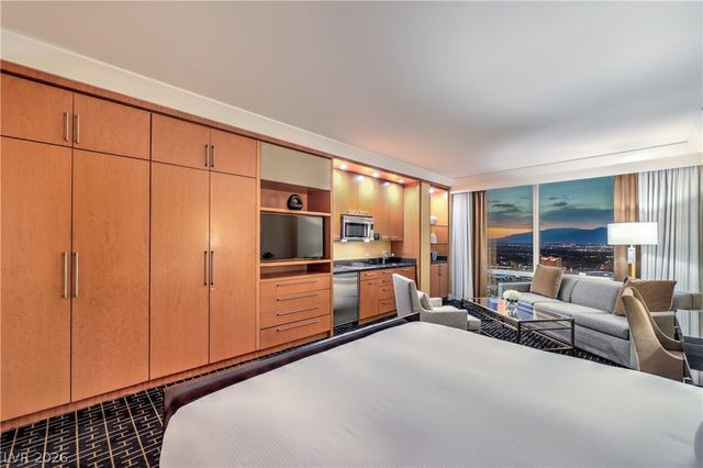 2000 Fashion Show Drive 5018, Las Vegas, NV 89109