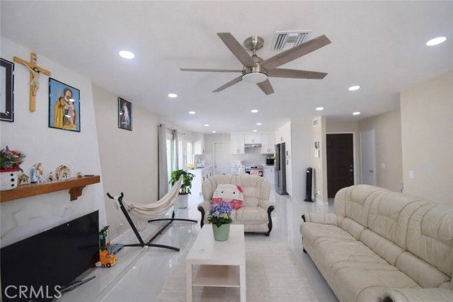 1912 E Clifpark, Anaheim, CA 92805