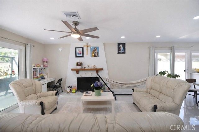 1912 E Clifpark, Anaheim, CA 92805