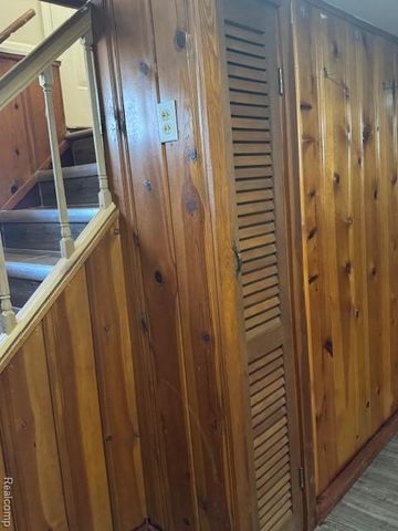 9873 Appleton, Redford, MI 48239