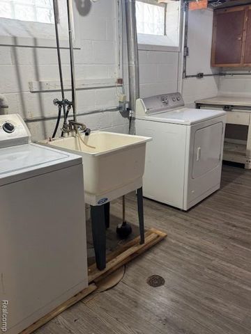 9873 Appleton, Redford, MI 48239