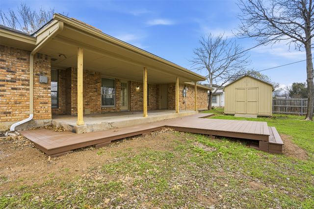 1215 Bradley Drive, Cleburne, TX 76033