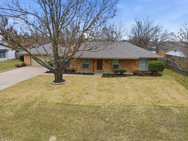 1215 Bradley Drive, Cleburne, TX 76033