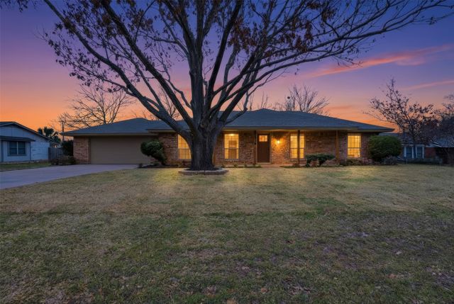 1215 Bradley Drive, Cleburne, TX 76033