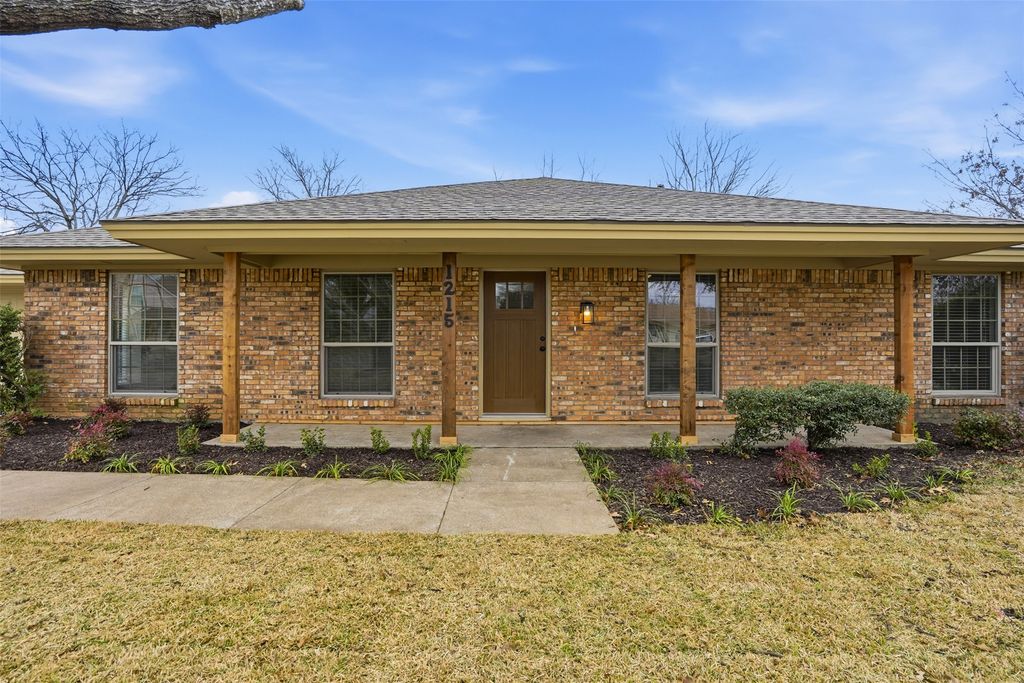 1215 Bradley Drive, Cleburne, TX 76033