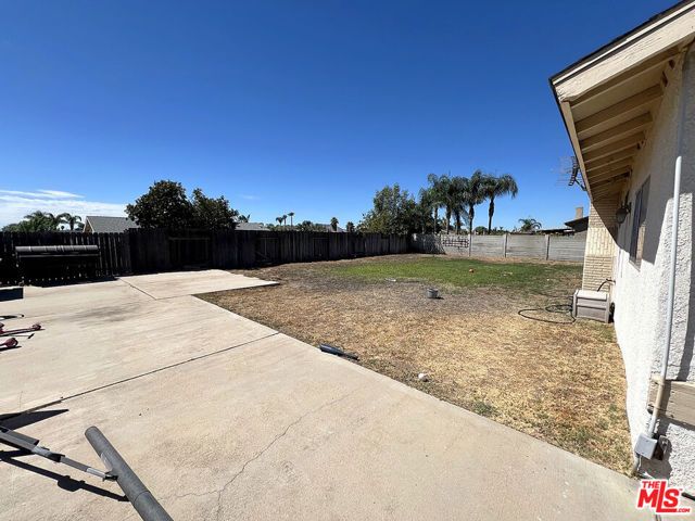 837 W Fontlee Lane, Bloomington, CA 92316
