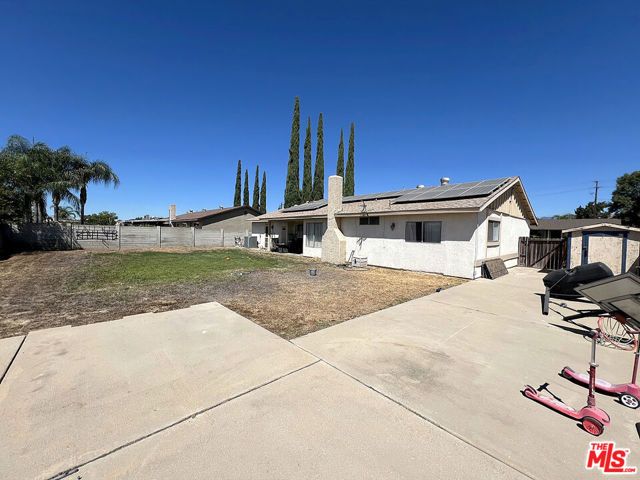 837 W Fontlee Lane, Bloomington, CA 92316