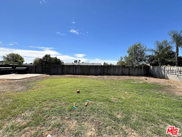 837 W Fontlee Lane, Bloomington, CA 92316