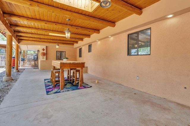865 Arthur Drive SW, Albuquerque, NM 87105