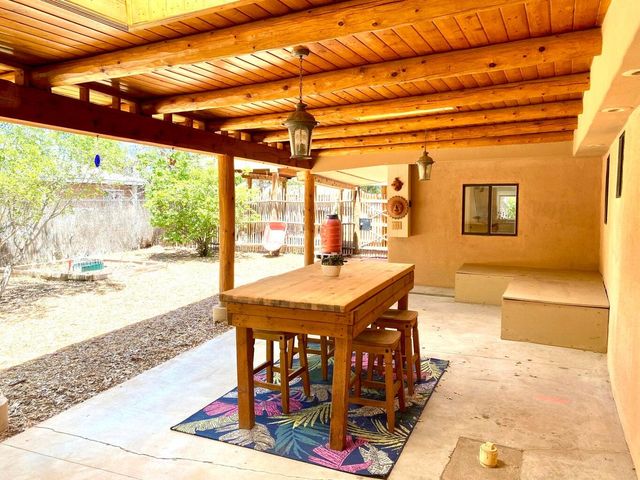 865 Arthur Drive SW, Albuquerque, NM 87105
