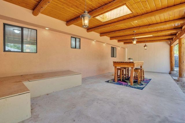 865 Arthur Drive SW, Albuquerque, NM 87105