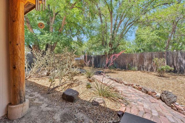 865 Arthur Drive SW, Albuquerque, NM 87105