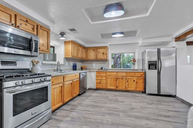 865 Arthur Drive SW, Albuquerque, NM 87105