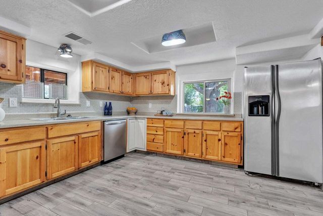865 Arthur Drive SW, Albuquerque, NM 87105