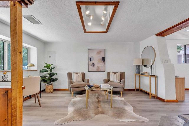 865 Arthur Drive SW, Albuquerque, NM 87105