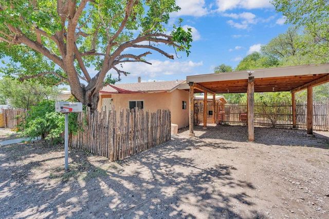 865 Arthur Drive SW, Albuquerque, NM 87105