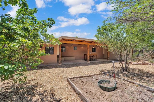 865 Arthur Drive SW, Albuquerque, NM 87105