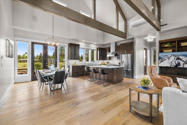 61636 Hosmer Lake Drive, Bend, OR 97702