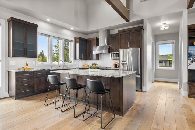61636 Hosmer Lake Drive, Bend, OR 97702