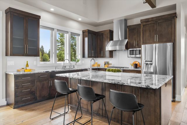 61636 Hosmer Lake Drive, Bend, OR 97702