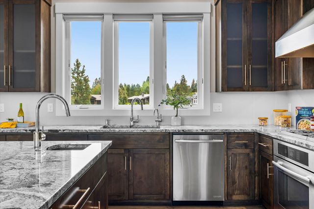 61636 Hosmer Lake Drive, Bend, OR 97702