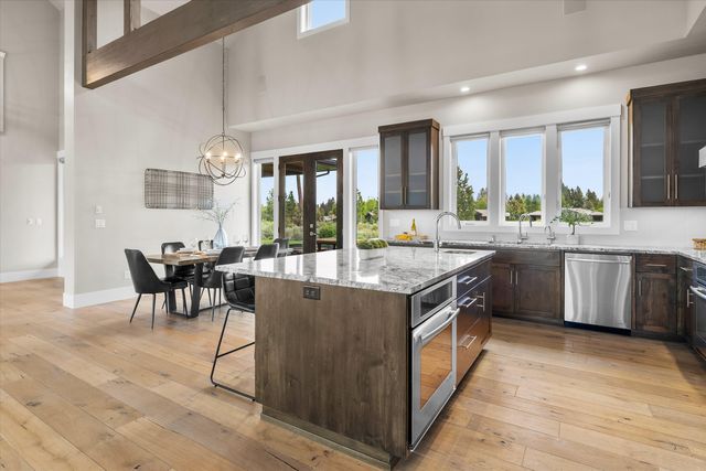 61636 Hosmer Lake Drive, Bend, OR 97702