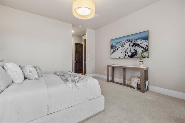 61636 Hosmer Lake Drive, Bend, OR 97702