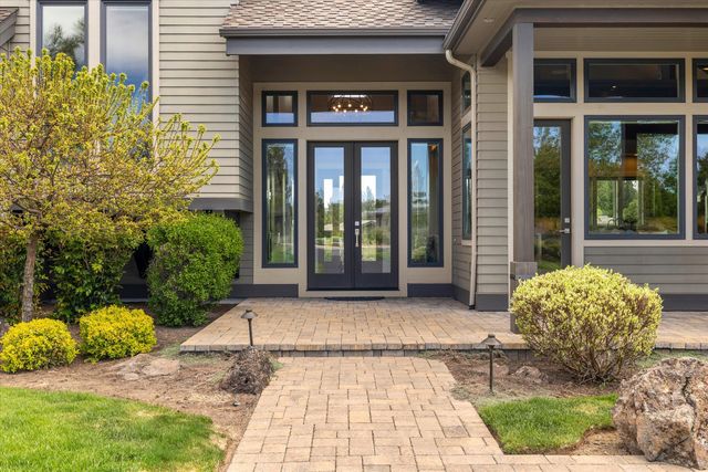 61636 Hosmer Lake Drive, Bend, OR 97702