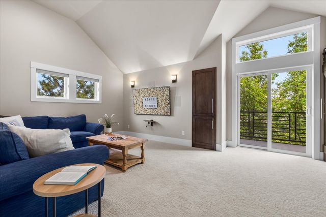 61636 Hosmer Lake Drive, Bend, OR 97702