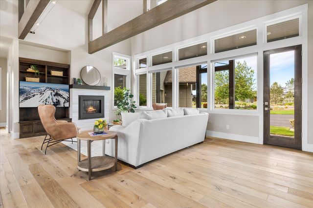 61636 Hosmer Lake Drive, Bend, OR 97702