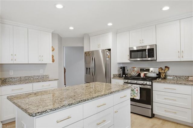 3236 Bentham LN, Chesapeake, VA 23321