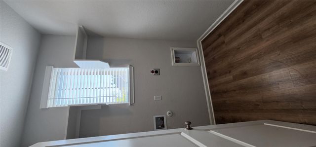 212 Los Olives LN, Liberty Hill, TX 78642