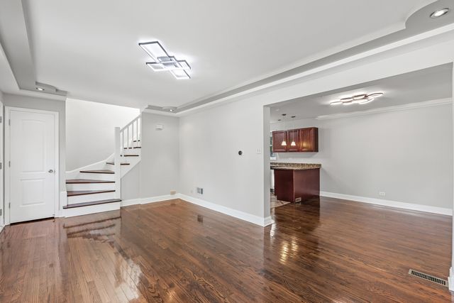 10106 S VERNON Avenue, Chicago, IL 60628