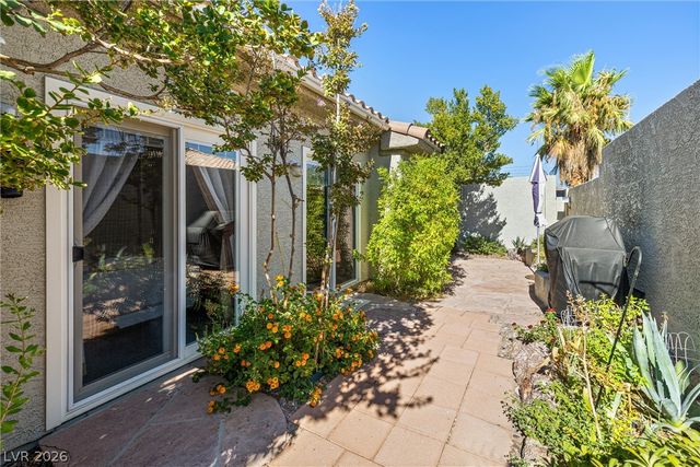 8901 Canyon Magic Avenue, Las Vegas, NV 89129