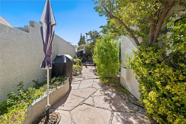 8901 Canyon Magic Avenue, Las Vegas, NV 89129