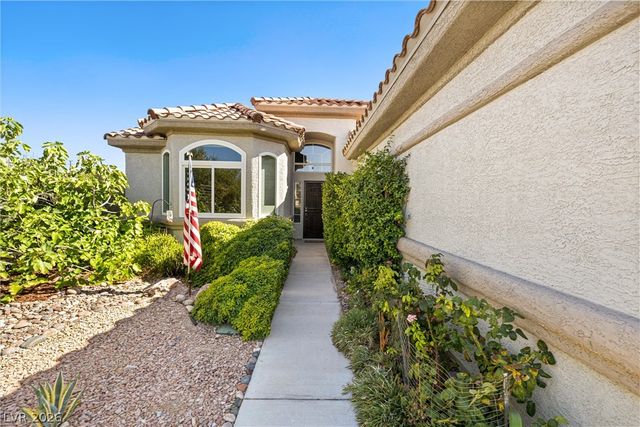 8901 Canyon Magic Avenue, Las Vegas, NV 89129