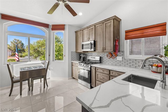 8901 Canyon Magic Avenue, Las Vegas, NV 89129